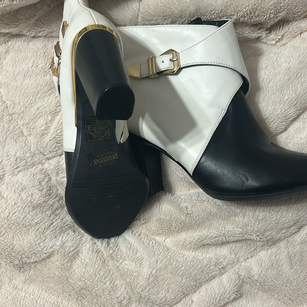 Boots - Picture 3 of 4